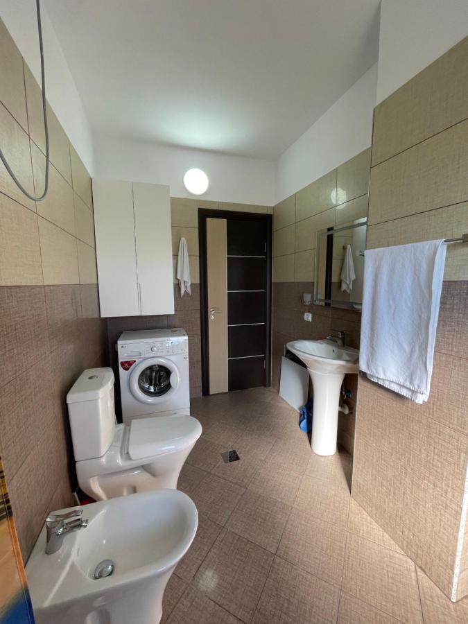 Amaris Apartments Durres Bagian luar foto